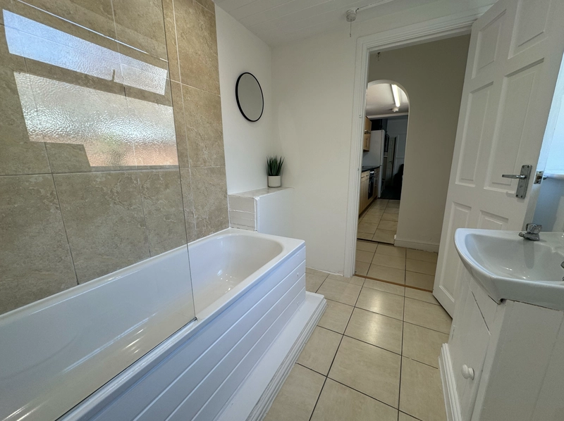 SPARE ROOM in a 4bed student house - Thumbnail 7